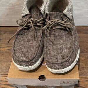 Hey Dude Britt Brown